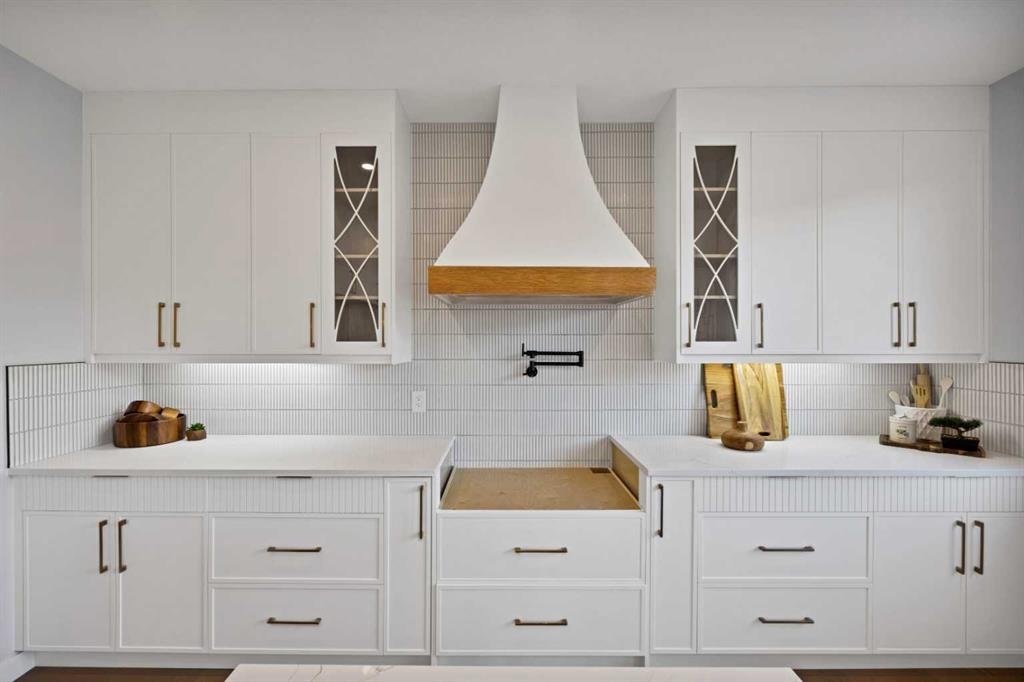 Custom white kitchen cabinets